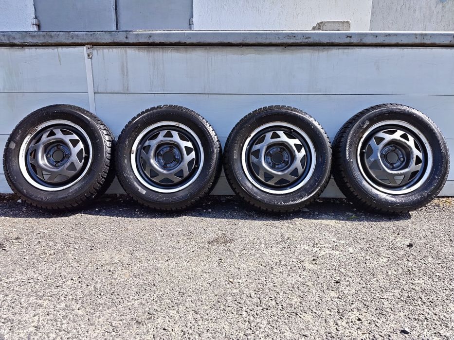 Komplet felg stalowych 14 4x100 et43 opony zimowe nokian 185/65R14 Opel Honda
