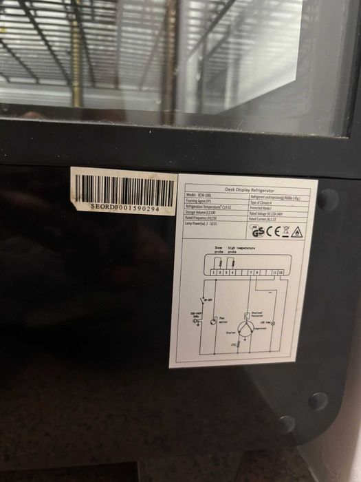 Vitrine Frigorífica Seminova – 1 Ano de Uso!