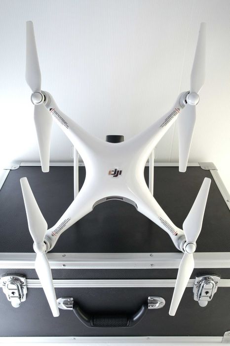 dron DJI PHANTOM 4 WM330A  (komplet z walizką)
