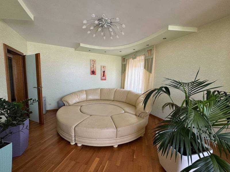 В продаже уютная, семейная 3-ком квартира, Ак. Вильямса / Королева. - More