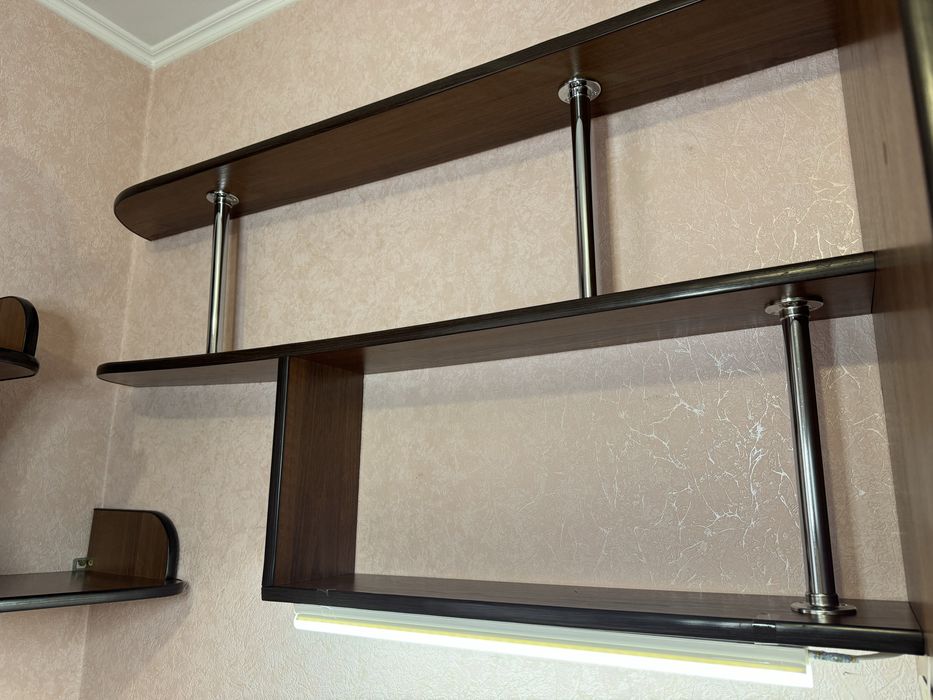 Настінна полиця для інтерʼєру