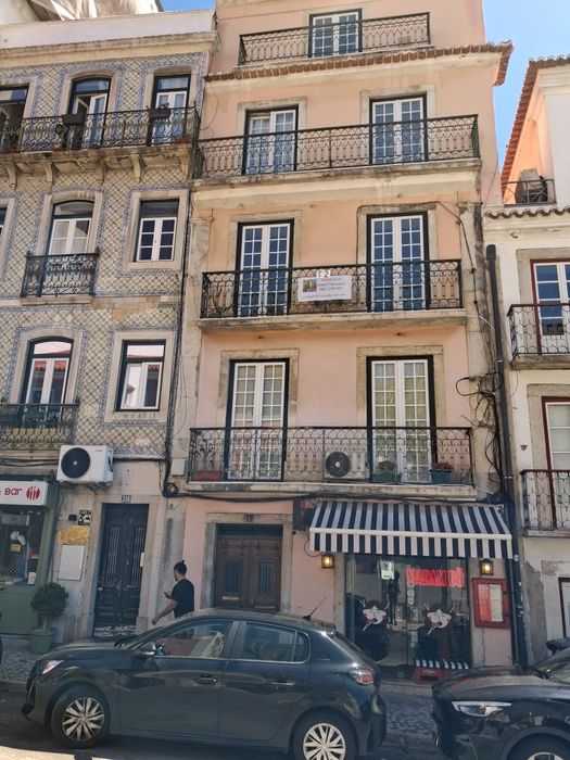 Apartamento T2 para alugar na Rua de São Bento, Lisboa.