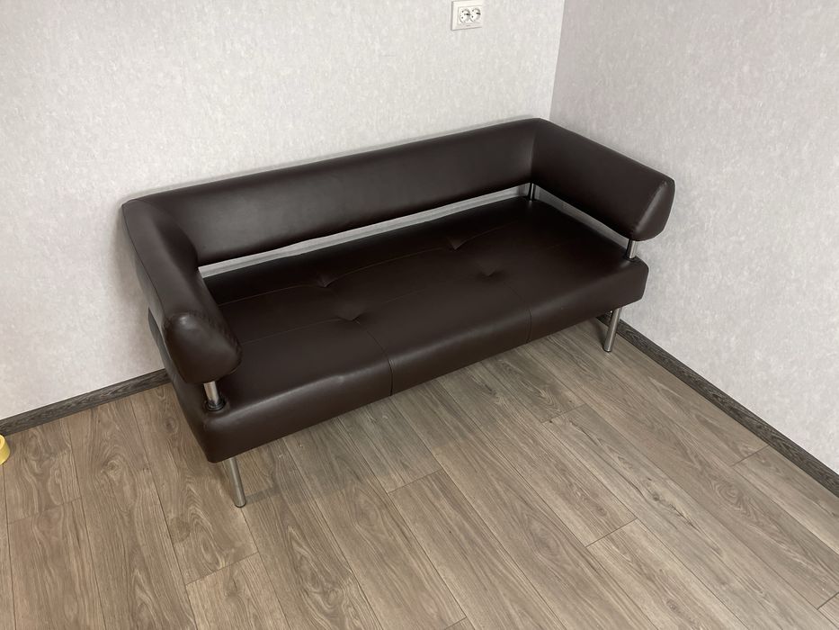 Продам кушетку офісну 160х70х70