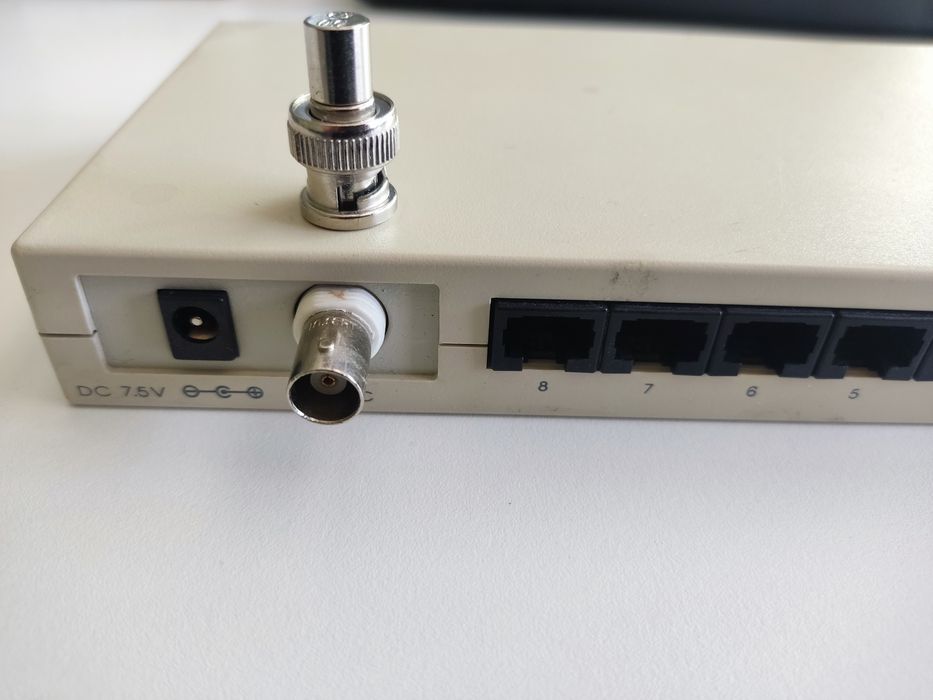 Switch D-Link DE-809TC