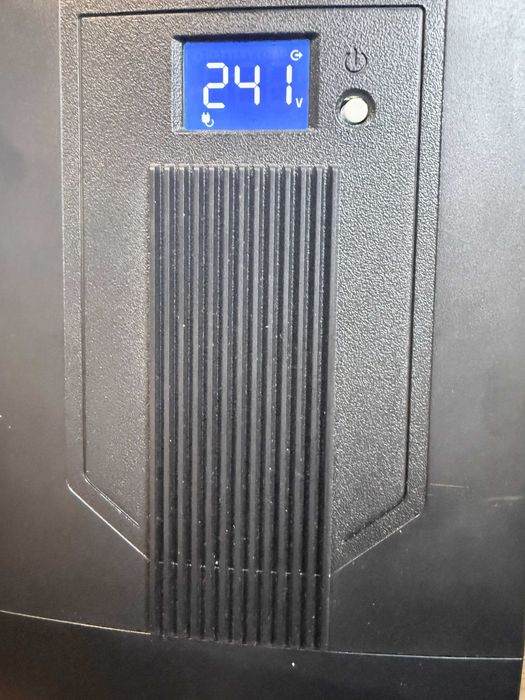 UPS FSP iFP 1000 LCD | 1000VA / 600W | Sprawny | Gniazda PL + IEC