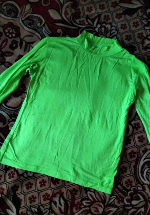 Гольф з низькою посадкою на шиї