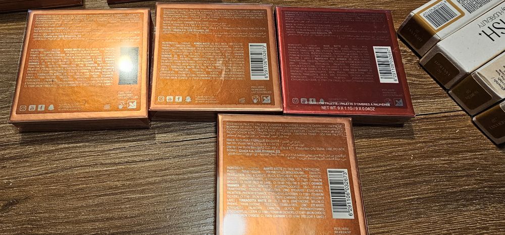 Huda Beauty hudabeauty paletka cieni rozświetlacz eyeshadow  korektor