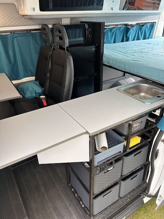Peugeot BOXER  Kamper 4 os. 2 duże łóżka 2m/2m jadalnia w środku WC