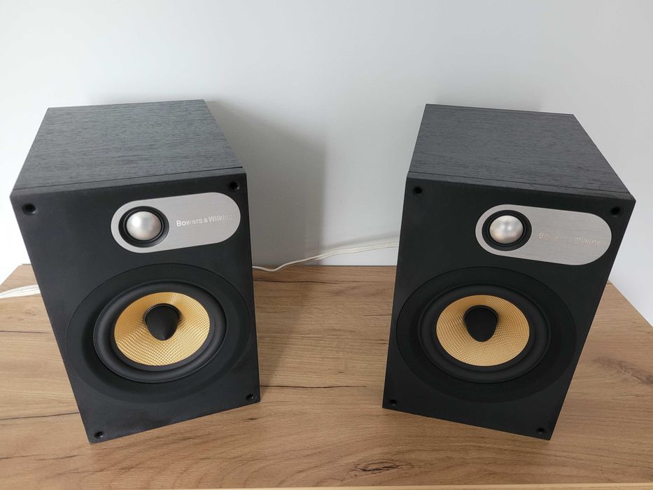 Kolumny   Bowers & Wilkins 686