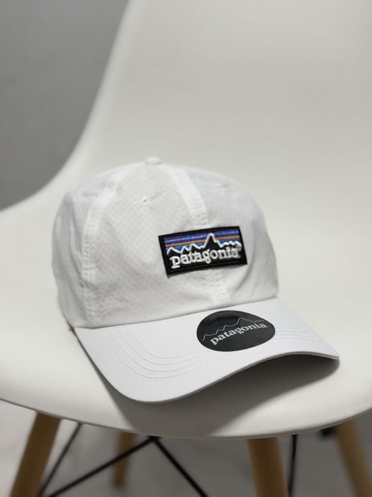 Нейлонова кепка Patagonia білого кольору
