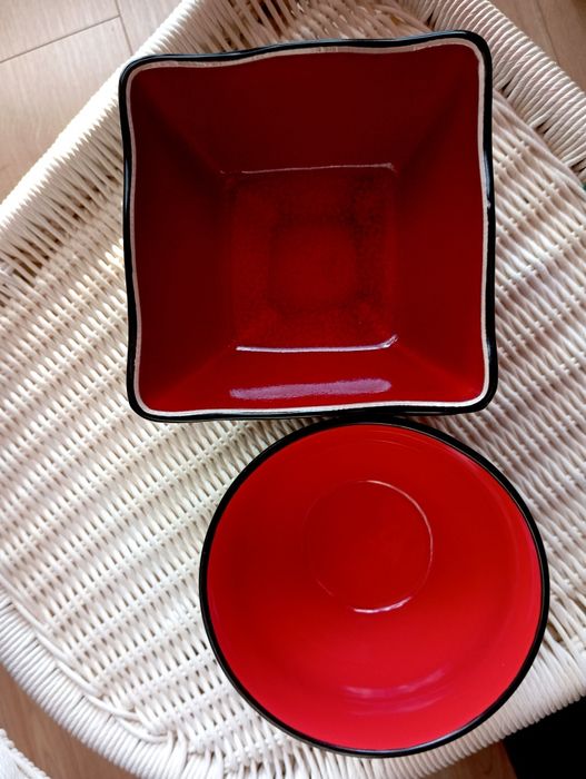 Salaterki miseczki czarno czerwone