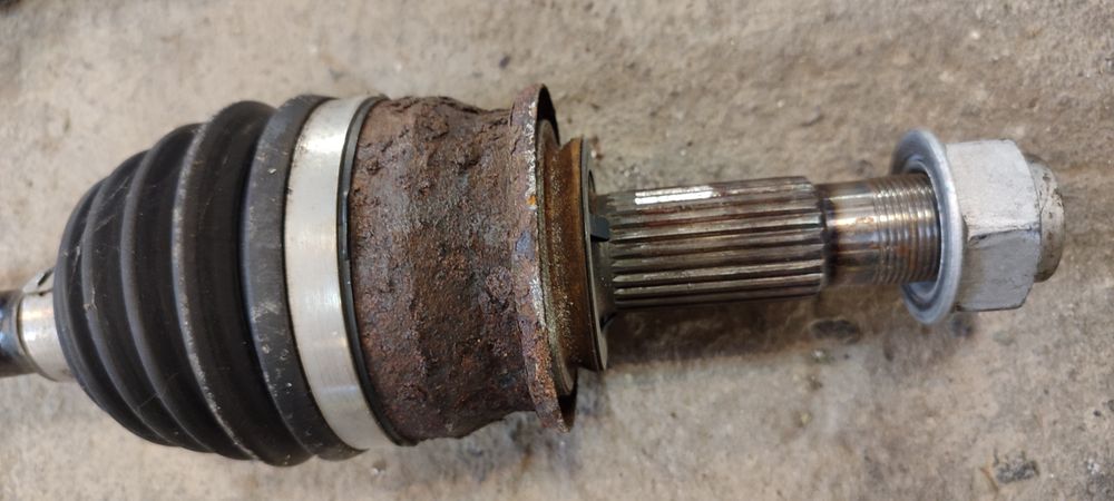 Б/в піввісь привод полуось Chevrolet Aveo T300 1.4  автомат Європа