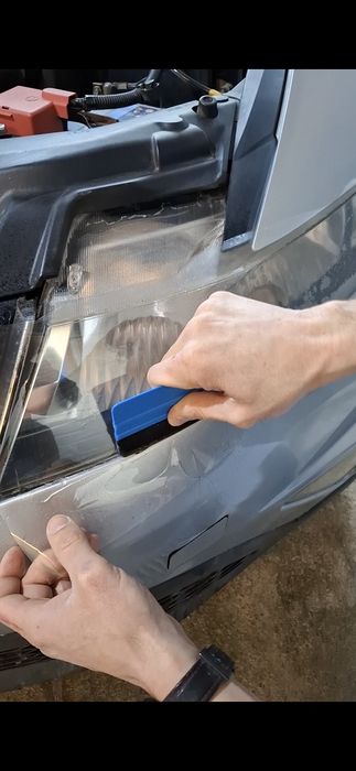 Aplicação de PPF em faróis e farolins