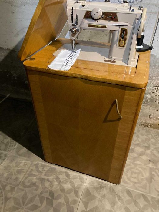 Máquina de Costura Singer 401G