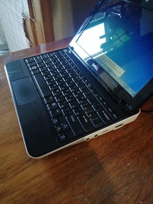 Ноутбук dell mini.