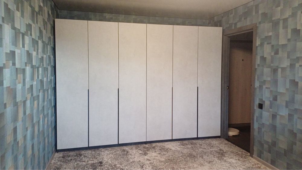 Розпашні шафи в наявності та під замовлення