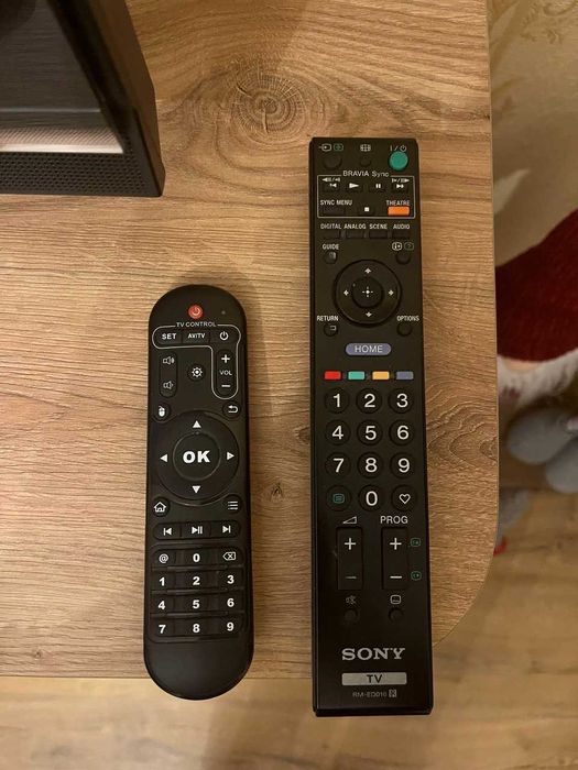 Телевізор SONY KDL-40W5500 + ТВ-підставка в ідеальному стані