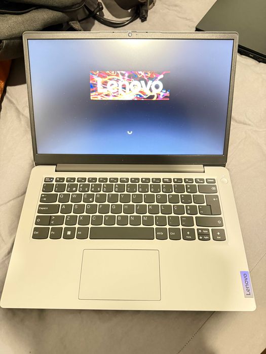 laptop fo sell lenovo not even a single scratch