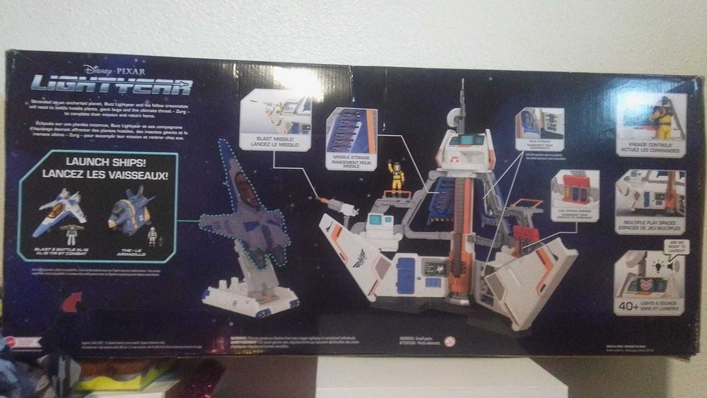 Buzz Lightyear – Ultimate Star Command Base | 40+ sons e luzes | 90 cm