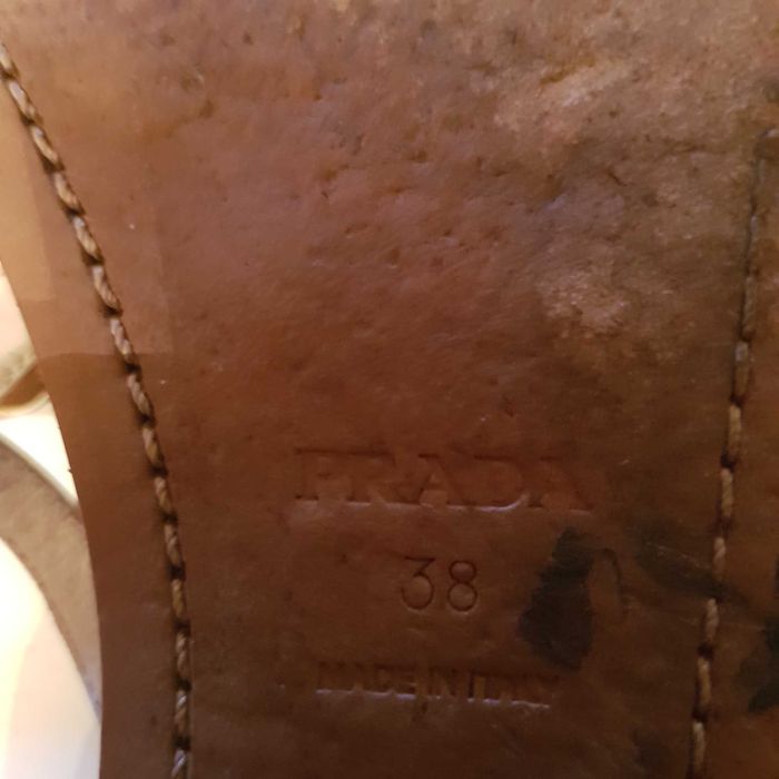 Белые  женские босоножки PRADA