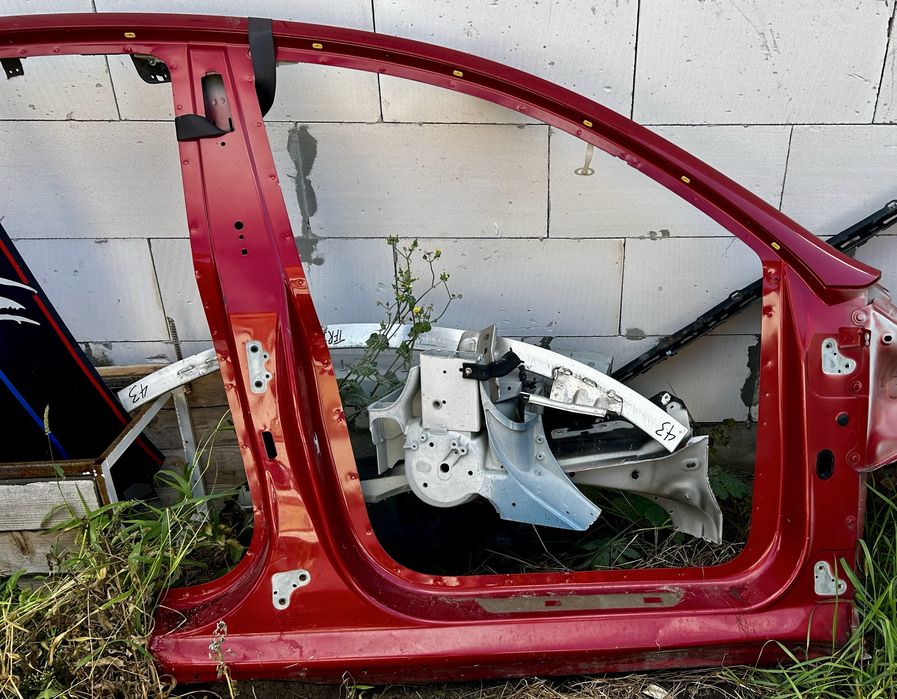 Пороги кузова на Tesla Model 3/Y