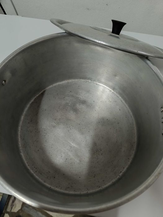 Tachos de alumínio antigo com tampa n. 26, 28 e 30