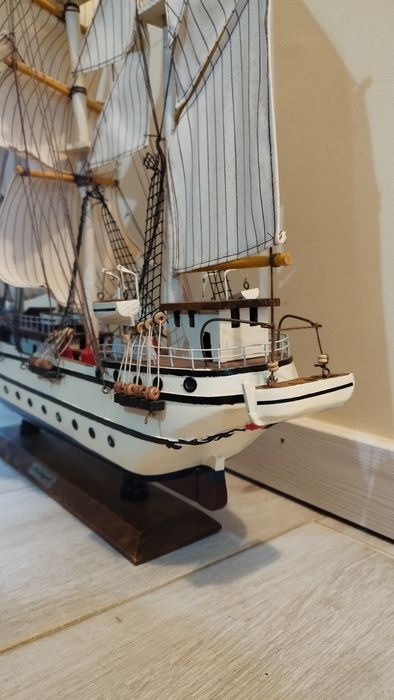 Barco de madeira de decoração