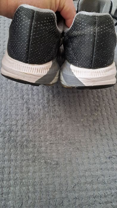 Damskie buty do biegania Nike Air Zoom Structure 20 r. 37