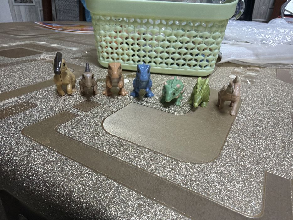 Кіндер динозаври