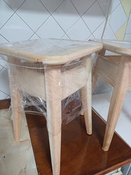 Стілець з дерева стільчик