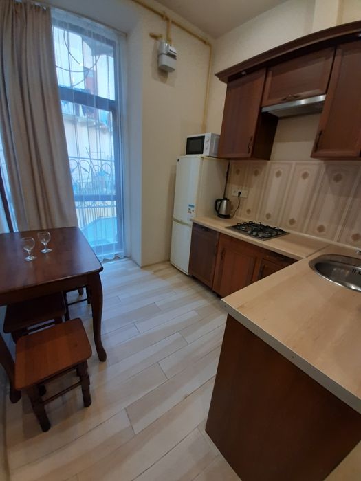 2 кім квартира  .погодинно .на добу Кулиша .Ж.д. вокзал .пл Ринок