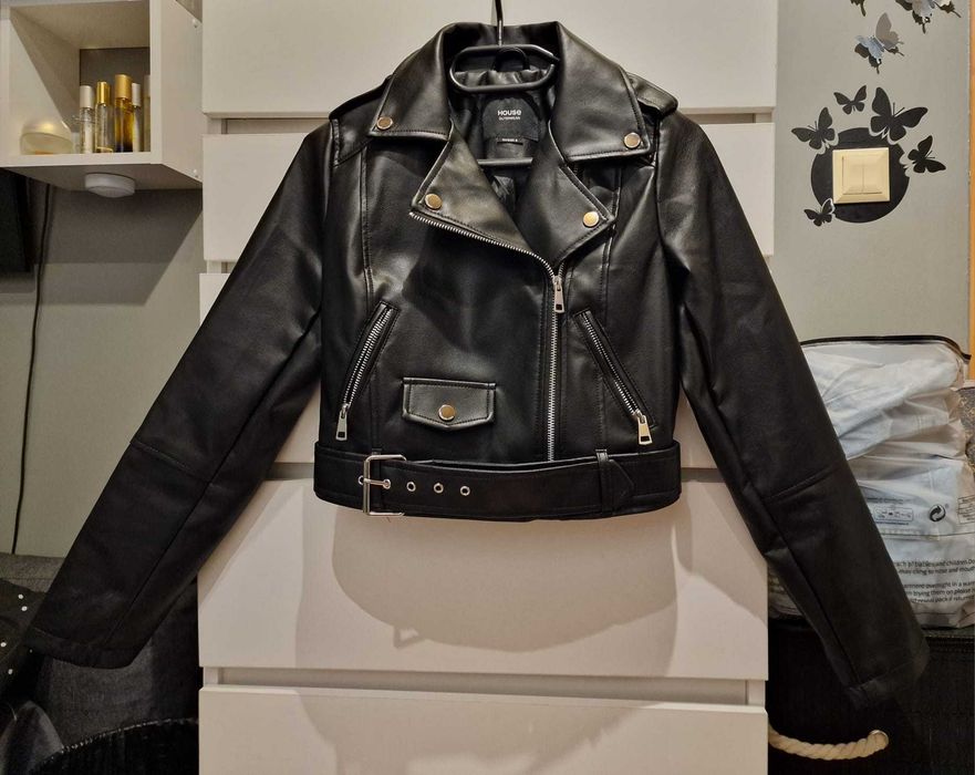 Krótka kurtka biker z paskiem
