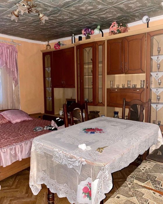 Продається невеличкий будиночок з великою земельною ділянкою