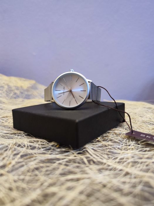 Relógio de pulso feminino prateado em aço da Skyline