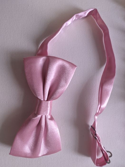 Рожевий метелик з атласу для чоловіка