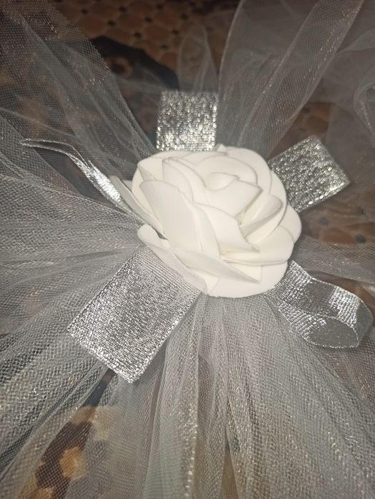 Свадебное украшение на машину