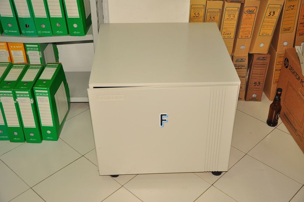 Secretárias e cadeiras escritório