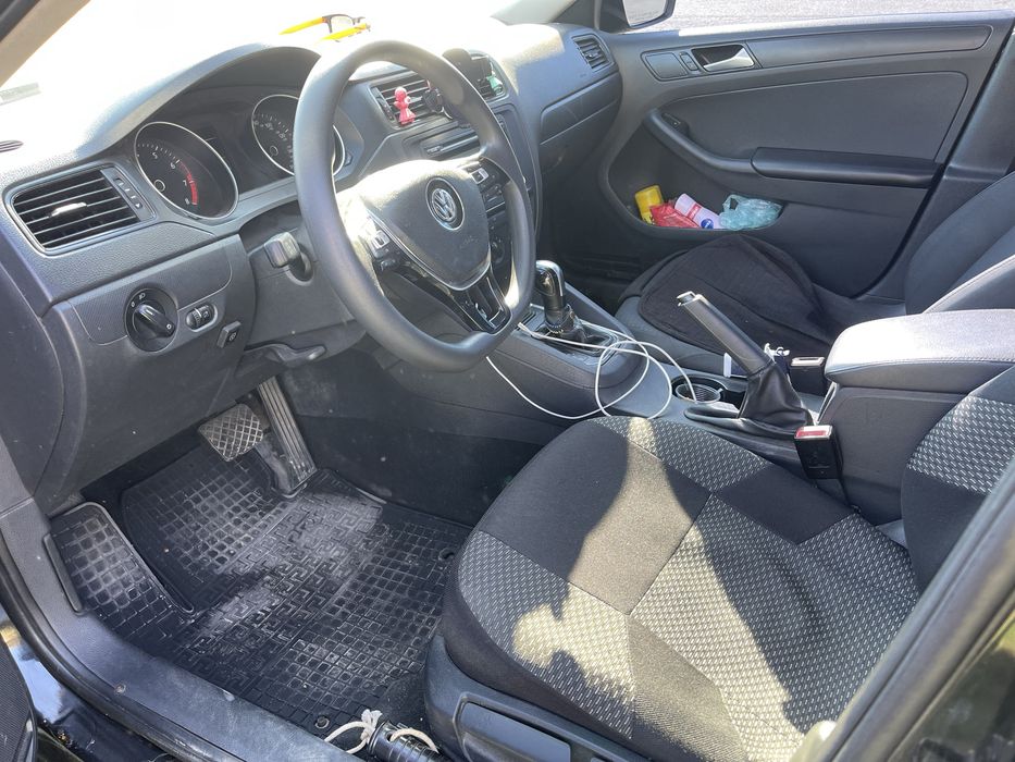 Джета 2015 року  2.0 бензин