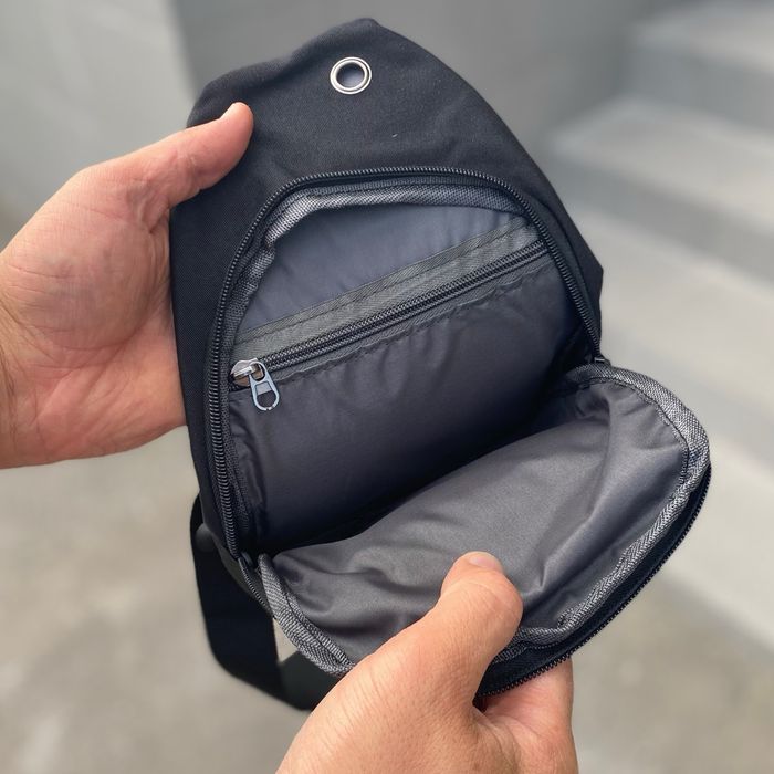 Чоловіча нагрудна сумка - слінг бананка через плече