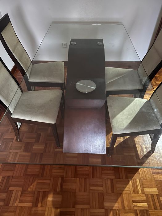Mesa de cozinha com 4 cadeiras