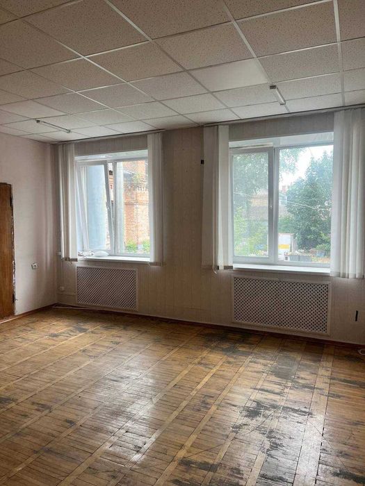 Оренда офісних кабінетів 15- 50 м² у спокійній локації