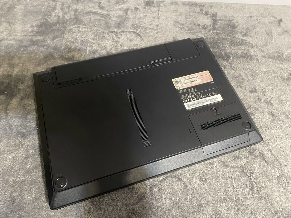 Ноутбук Samsung NP300V4A для учёбы или офиса