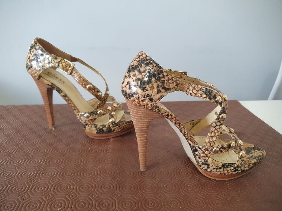 Sandálias marca Guess n°37 ( usadas uma vez )