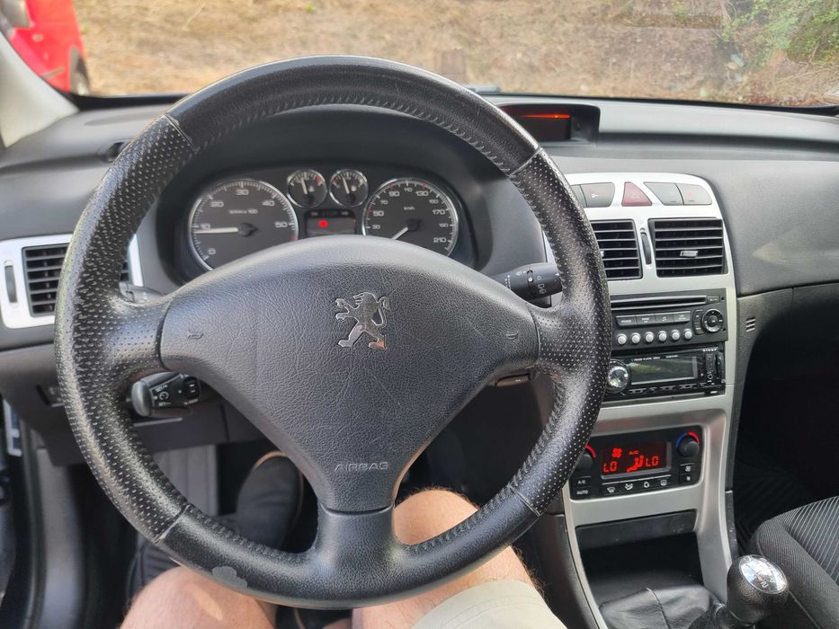 Vendo Peugeot 307 HDi, A/C um automóvel conhecido pelo seu conforto, economia de combustível e fiabilidade.