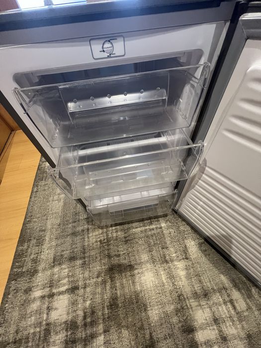 Arca vertical Candy CCTUS542XH com avaria