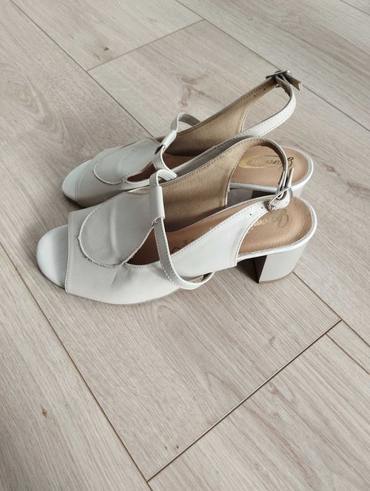 Nowe damskie skórzane sandały R-37