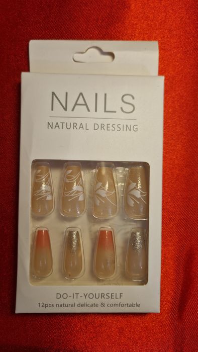 Tipsy sztuczne paznokcie