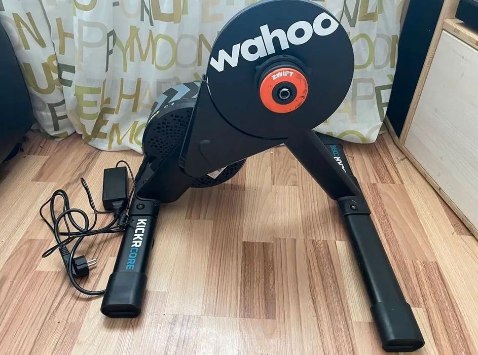 Wahoo KICKR CORE 2 + Zwift Cog & Click trenażer rowerowy