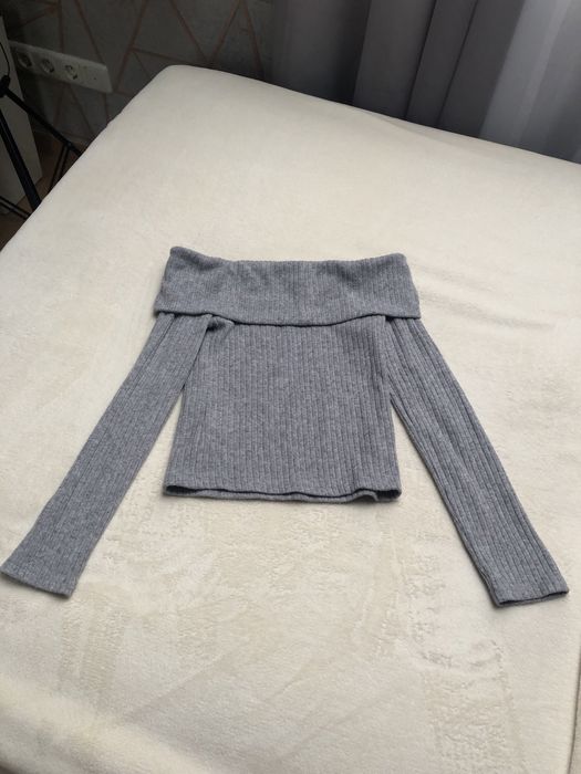 Bluzka/sweterek z odkrytymi ramionami Stradivarius