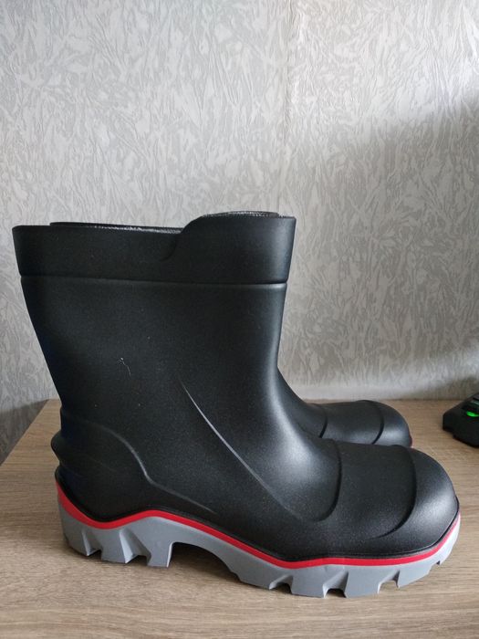 Сапоги резиновые  новые  42,43,44 р-р